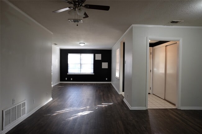 Building Photo - 3401 Princeton Dr