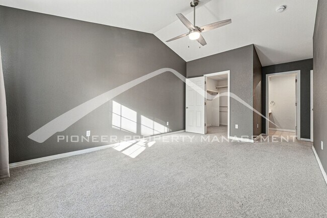 Building Photo - Updated Condo with Central AC!