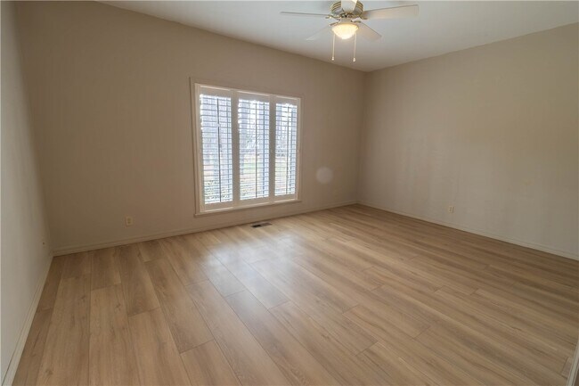 Building Photo - 20781 Low Gap Rd