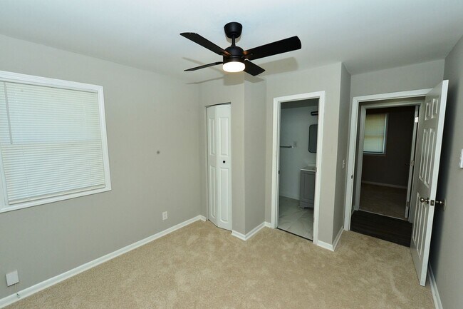 Building Photo - Renovated Ranch!