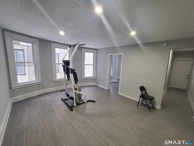 Building Photo - 11 Ridgewood St