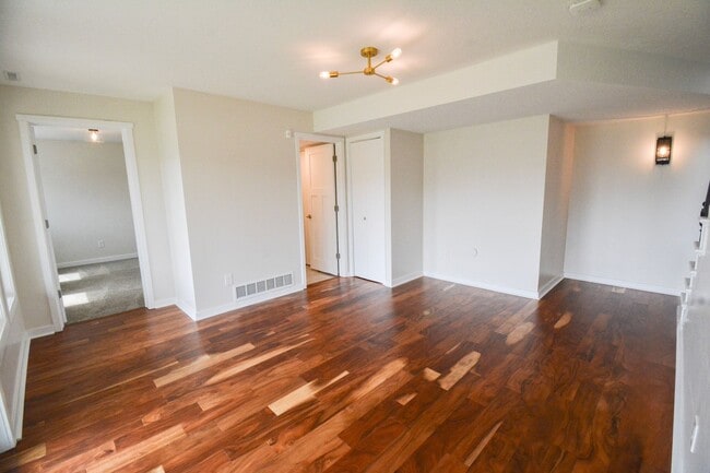 Building Photo - Luxury Lakeside Living – 3 Bed, 2.5 Bath Home with Stunning Views