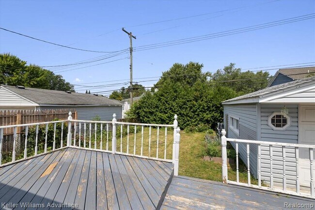 Building Photo - 1023 Amelia St
