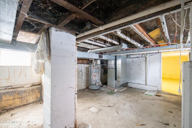 Building Photo - 6 Utica Ave