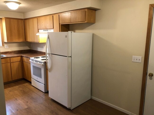 Building Photo - Updated 2 bed 1 bath duplex