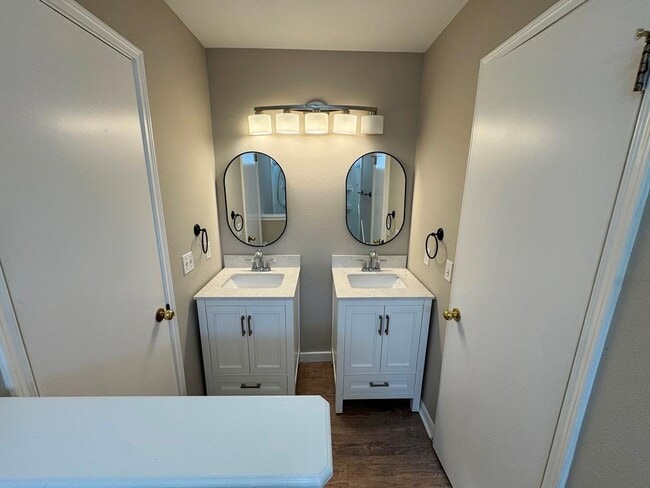 Building Photo - 219 Crystal Knoll Blvd