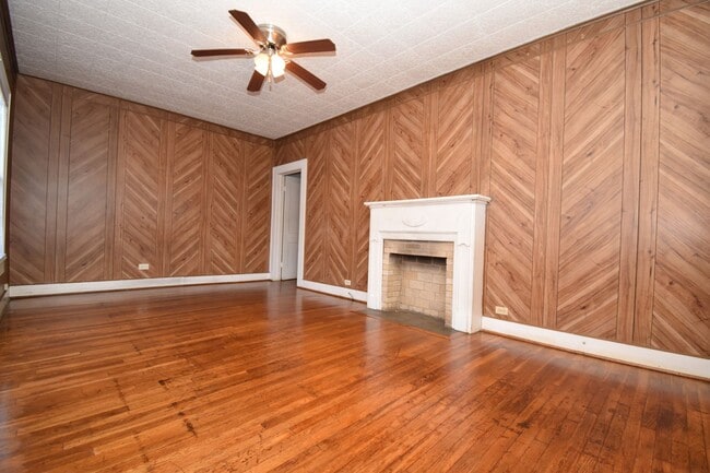 Building Photo - 401 S Bonner St