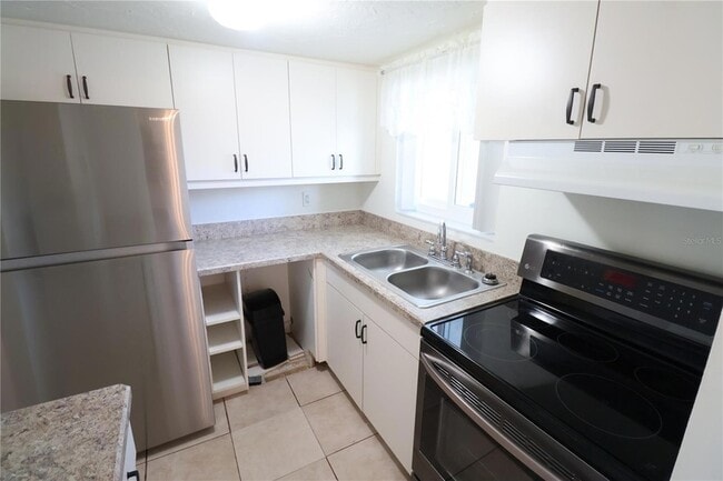 Building Photo - 1863 Sunny Dr