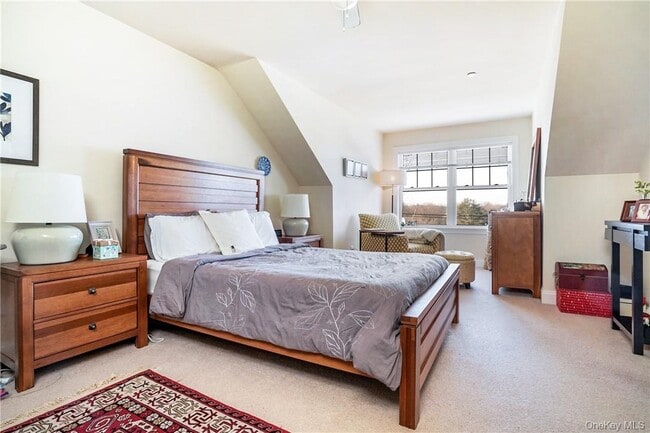 Building Photo - 297 W Post Rd