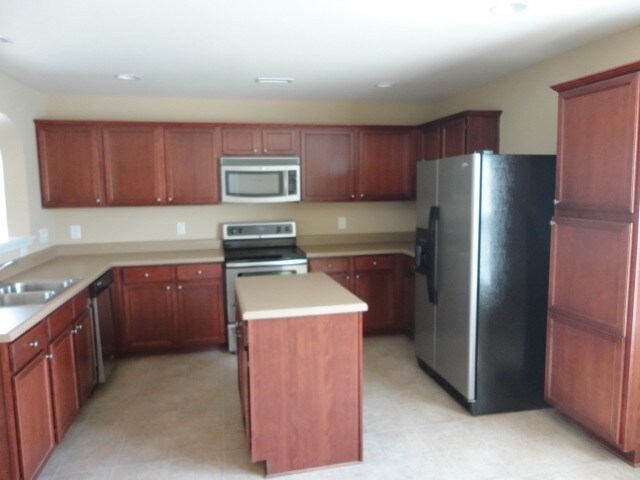 Building Photo - 1002 Collington Dr