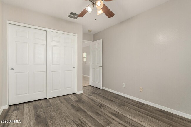 Building Photo - 4115 W Valley View Dr