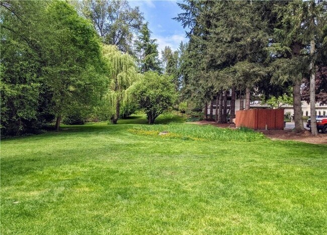 Building Photo - 2Bd/1.75Ba Kirkland Condo