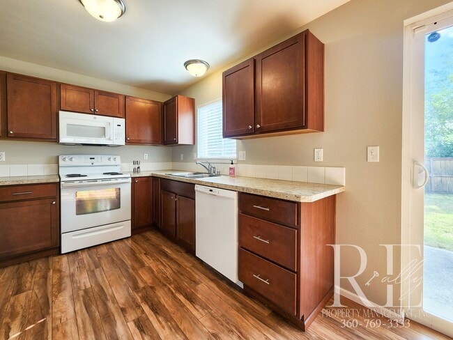 Building Photo - Spacious Silverdale Home with Large Fenced...