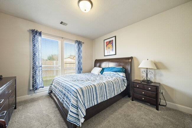 Building Photo - 2523 Crossvine Dr