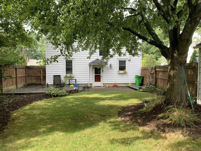 Building Photo - 227 Ihrig Ave