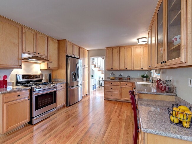 Building Photo - "Spacious 3-Bedroom Retreat with 2 Full Baths in Charming Pleasanton!"