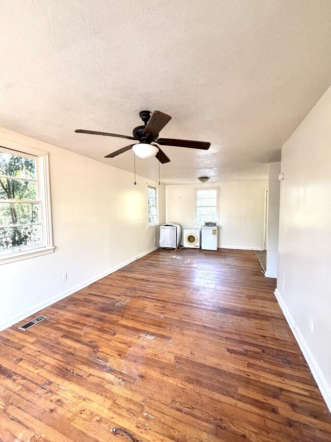 Building Photo - 117 Kenmont St