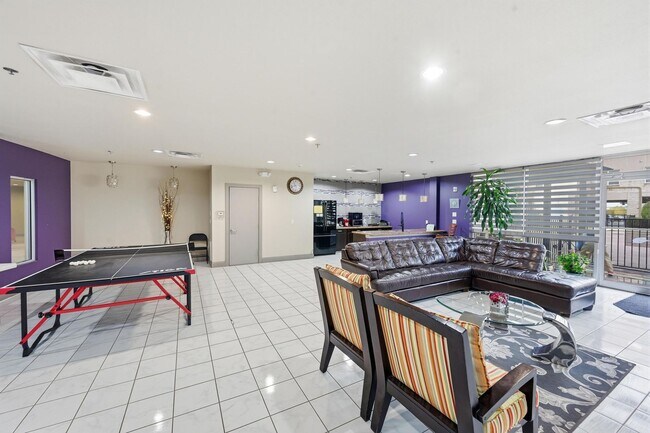 Building Photo - Beautiful Condo in Carrollton!