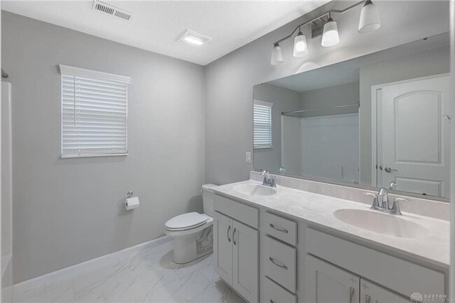 Building Photo - 225 Pointe Oakwood Way