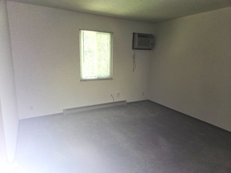 Building Photo - 4030 Elmhurst Rd