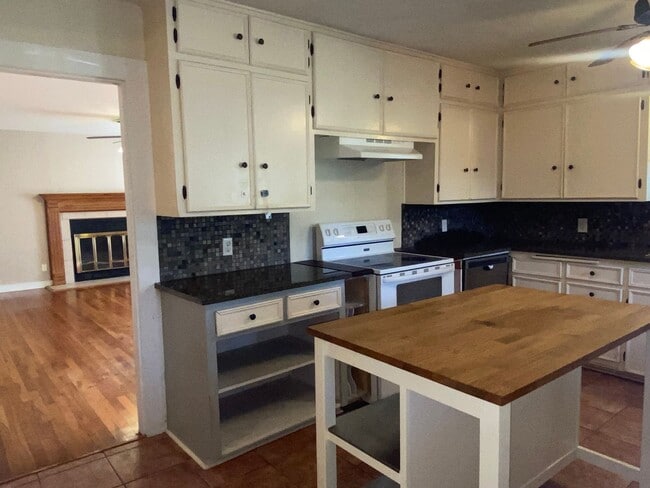 Building Photo - 3 BEDROOM, PLUS OFFICE, BELTON ISD