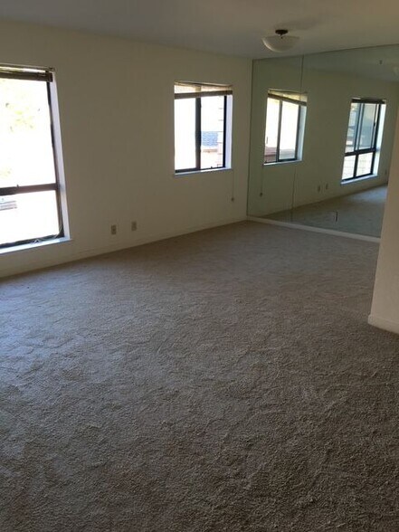 Building Photo - 260 Perkins St