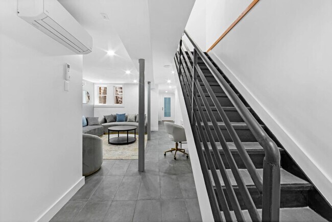 Building Photo - 564 W 182nd St