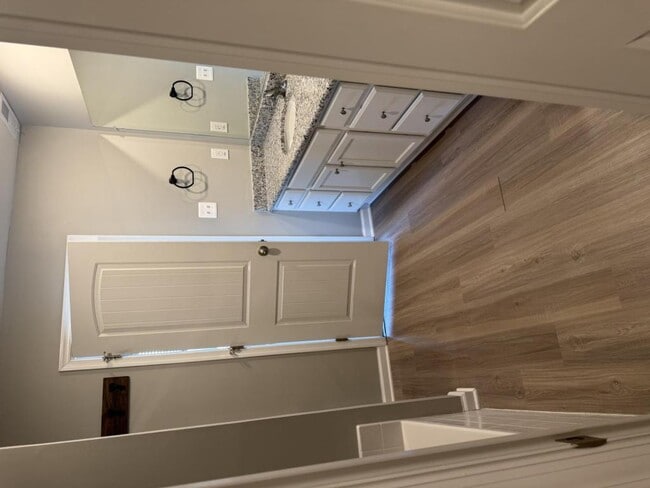 Building Photo - 185 Hampstead Blvd