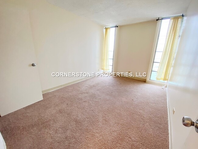 Building Photo - 796 Isenberg St