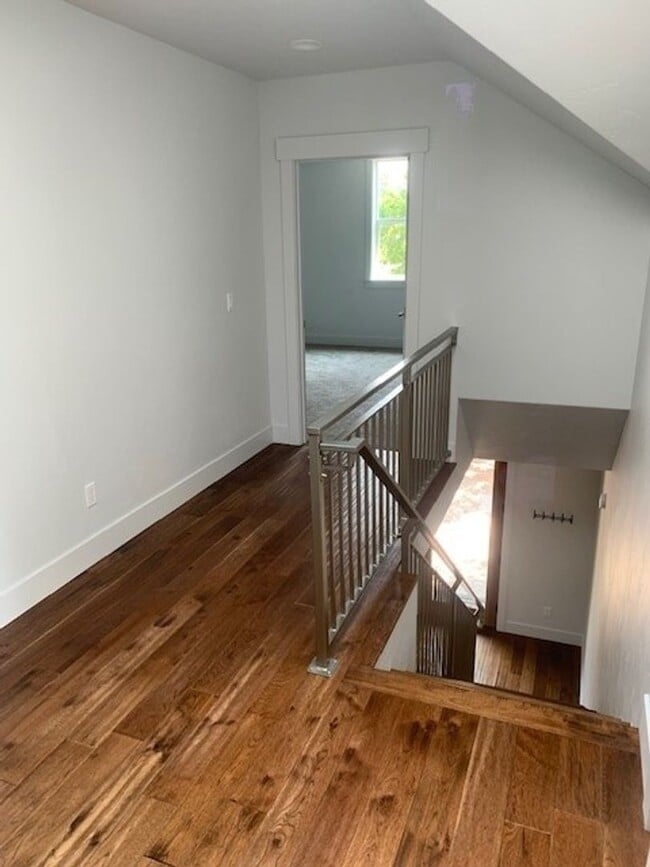 Building Photo - 3 Bed/2.5 Bath Single Family Home in NE Bend