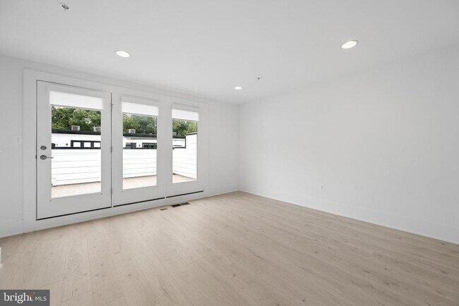 Building Photo - 11344 Emerald Park Rd