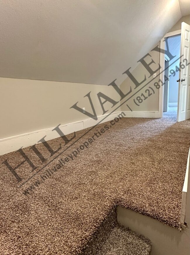 Building Photo - Two Bedroom Home, Close to Downtown/ISU Campus