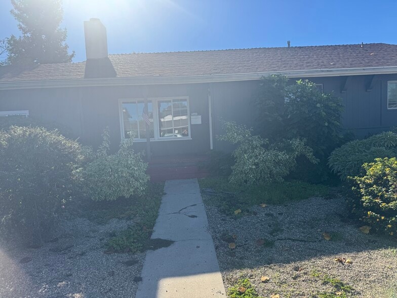 Building Photo - 22222 Vanowen St