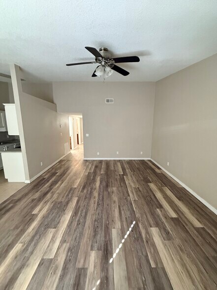 Building Photo - 822 Hardy Springs Cir