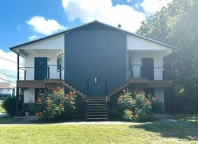 Building Photo - 1640 Post Rd