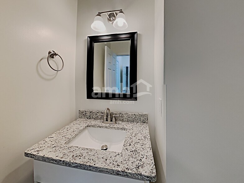 Building Photo - 1668 Comanche Run