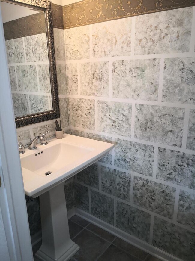 Building Photo - 5728 Breezeland Rd