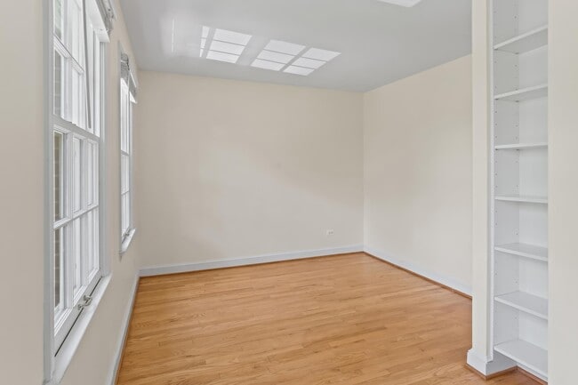 Building Photo - 106 Princess St
