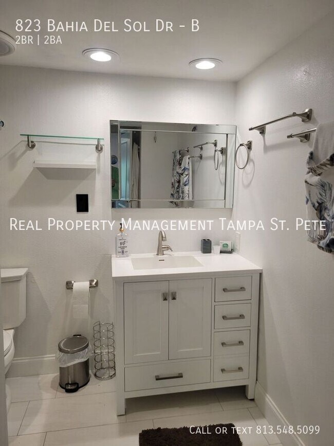 Building Photo - 823 Bahia Del Sol Dr