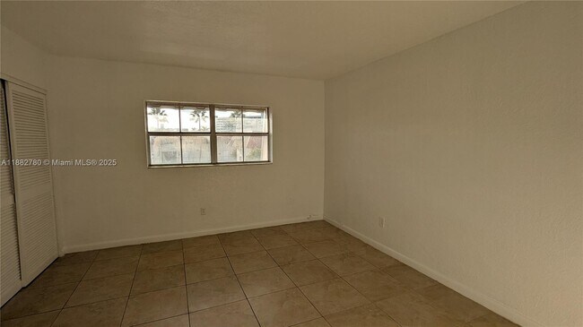 Building Photo - 8650 SW 67th Ave
