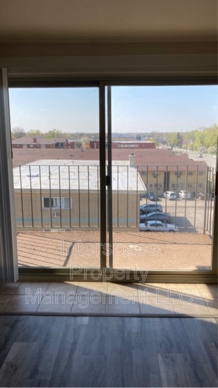 Building Photo - 9937 S Cicero Ave