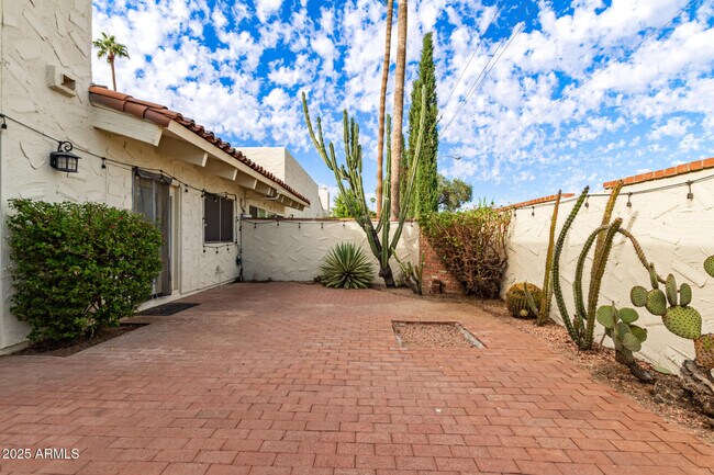 Building Photo - 5531 N 71st Pl