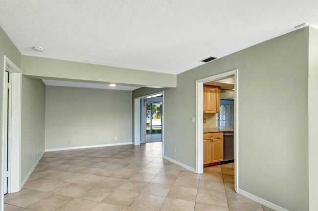 Building Photo - 1753 W Terrace Dr