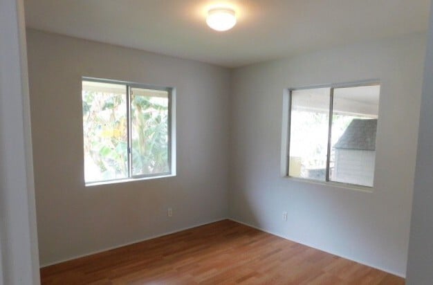 Building Photo - Five Bedroom Home