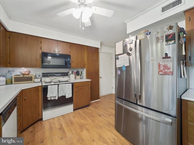 Building Photo - 560 Meadowview Cir