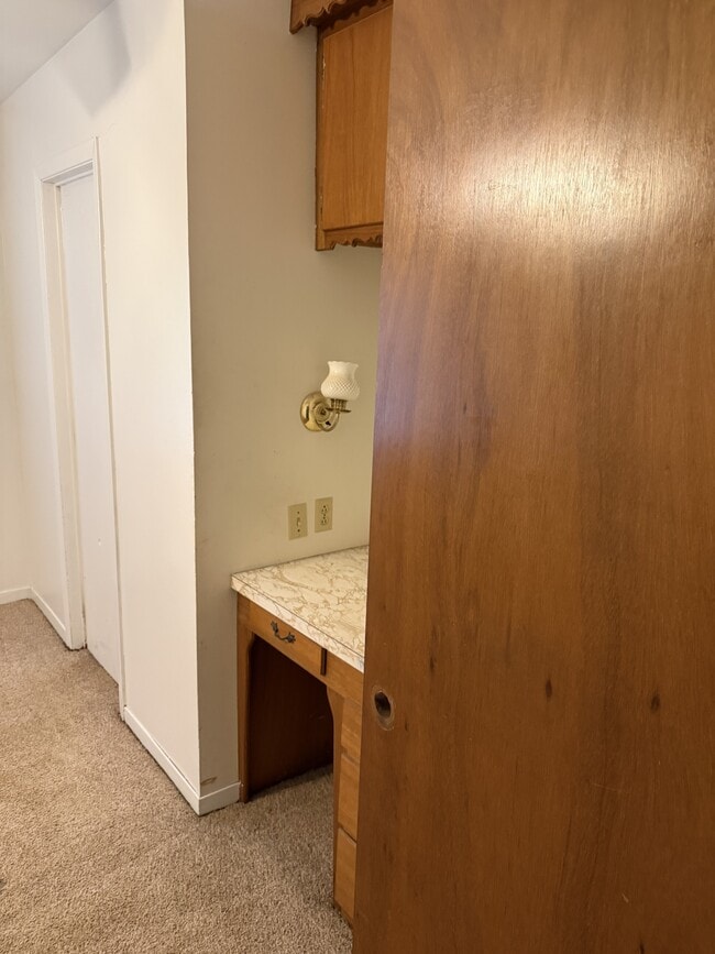 Building Photo - 915 N Spring St