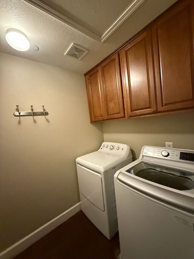 Building Photo - *For Rent: Stunning 2-Bedroom, 2-Bathroom ...