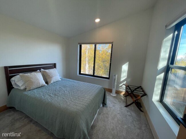 Building Photo - 2 br, 1 bath House - 6402 Quiet Cir