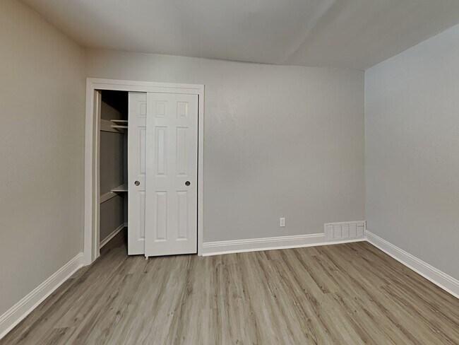 Building Photo - 3BR/2BA Renovated Home in Irving TX | 2-Car Garage, Fenced Yard & Pet-Friendly | Self Tours Avail...