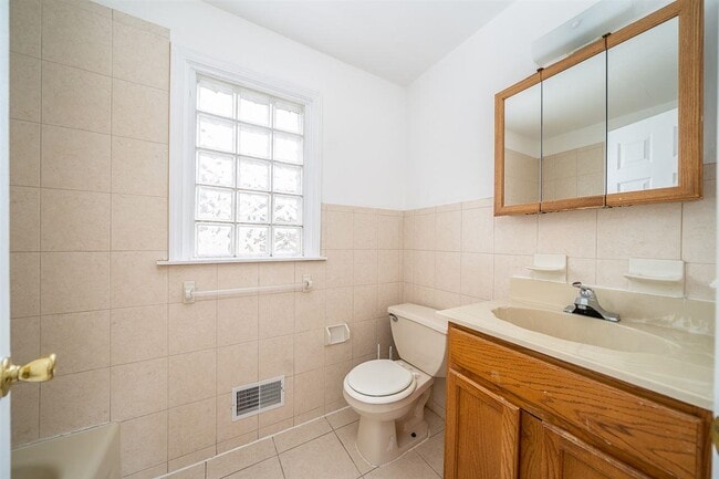 Building Photo - 38 W 20th St